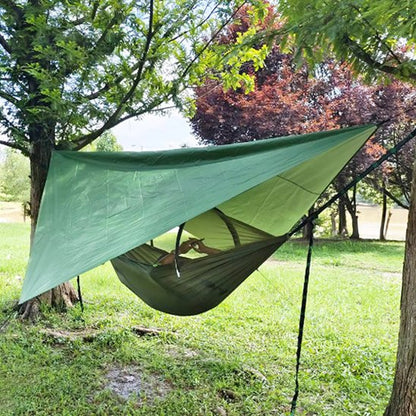 Hamac suspendu bivouac coucher soleil