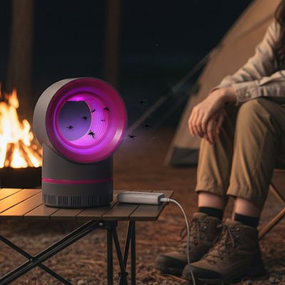 Lampe anti-moustique naturelle portable allumée
