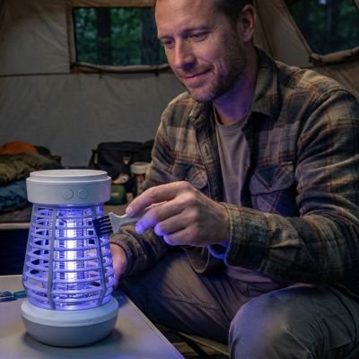 Lampe anti moustique naturelle allumée