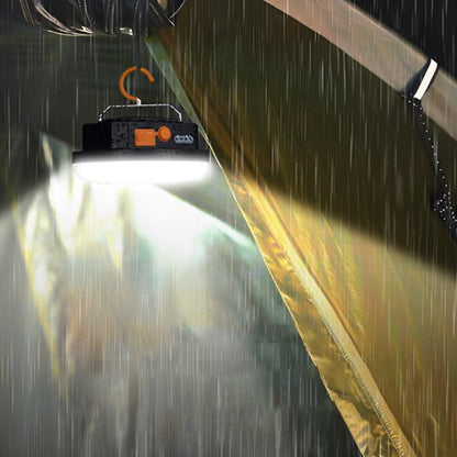 Lampe camping suspendue dans tente