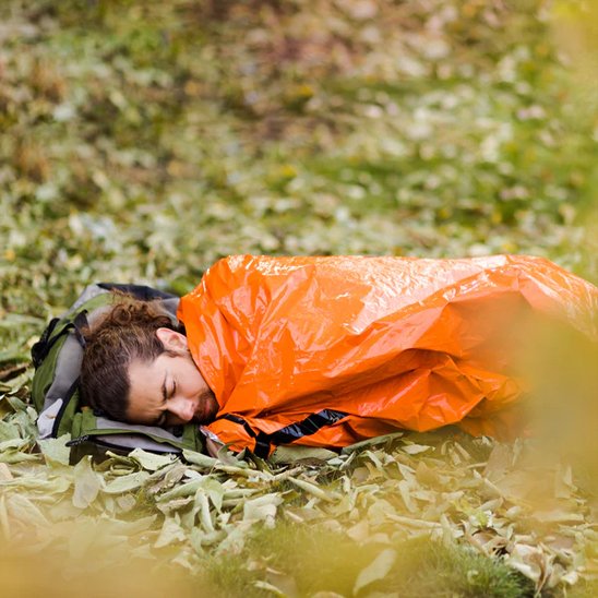 Sac urgence bivouac ultra-compact rangé