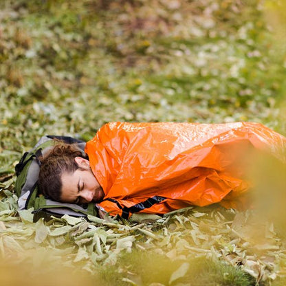 Sac urgence bivouac ultra-compact rangé
