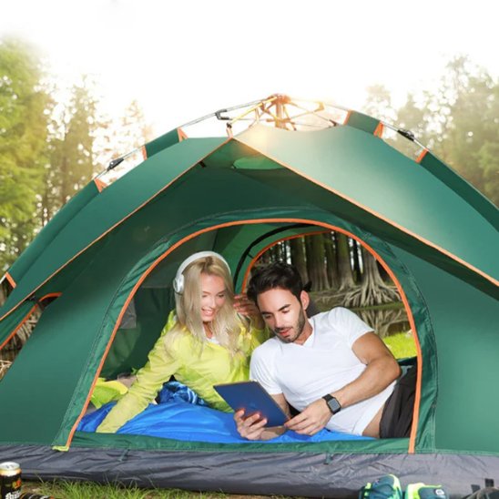 Intérieur spacieux tente camping été